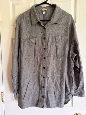 Duluth Trading Co Gray Button-Down Shirt